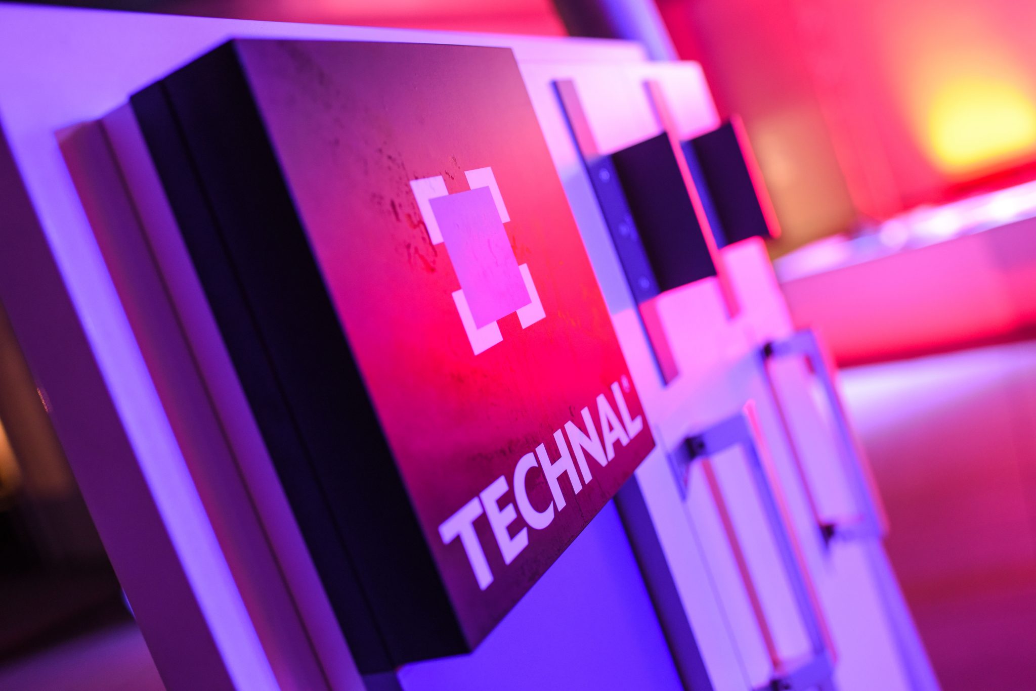 TECHNAL-235